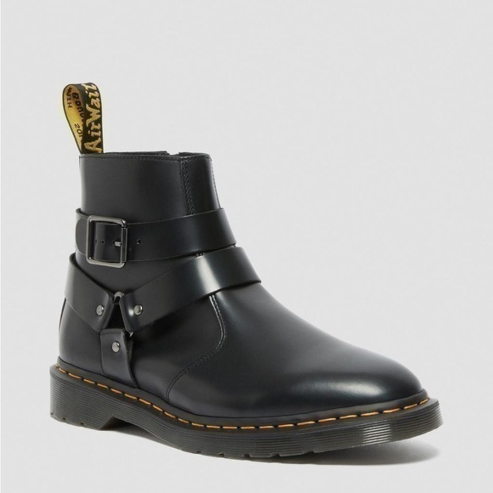 NWT! DR MARTENS JAIMES LEATHER HARNESS
CHELSEA ANKLE BOOTS IN CLASSIC BLACK SZ 7